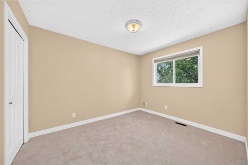 316 Parkland Way Se, Calgary, AB 