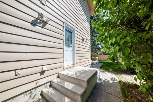 316 Parkland Way Se, Calgary, AB 