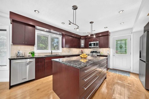 316 Parkland Way Se, Calgary, AB 