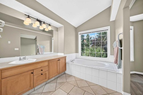 180 Hamptons Terrace Nw, Calgary, AB 