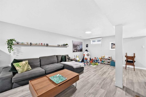 7427 Fountain Road Se, Calgary, AB 