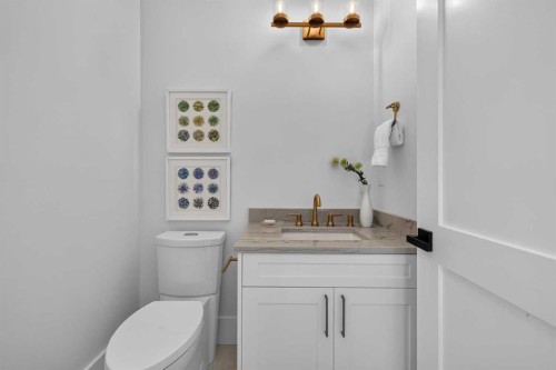 88 Woodlark Drive Sw, Calgary, AB - Indoor Photo Showing Bathroom
