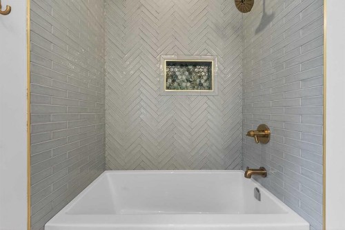 88 Woodlark Drive Sw, Calgary, AB - Indoor Photo Showing Bathroom