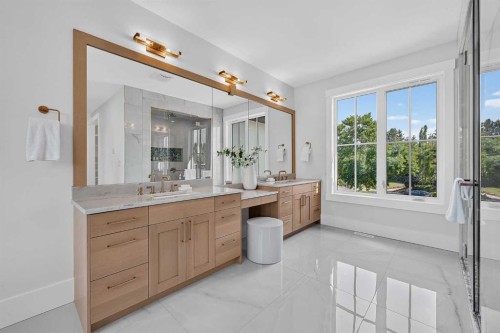 88 Woodlark Drive Sw, Calgary, AB - Indoor Photo Showing Bathroom