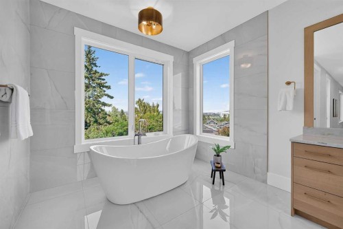 88 Woodlark Drive Sw, Calgary, AB - Indoor Photo Showing Bathroom