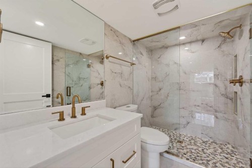 88 Woodlark Drive Sw, Calgary, AB - Indoor Photo Showing Bathroom