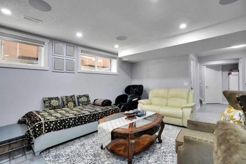 161 Saddleland Crescent Ne, Calgary, AB 