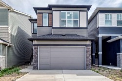 72 Lucas Gardens NW Calgary, AB T3P 2S1