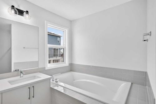 72 Lucas Gardens Nw, Calgary, AB 