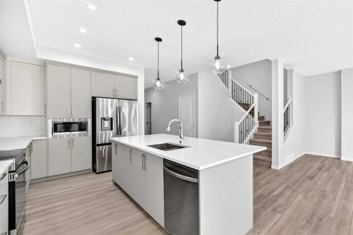 72 Lucas Gardens Nw, Calgary, AB 