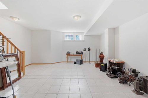 256 43 Avenue Nw, Calgary, AB 