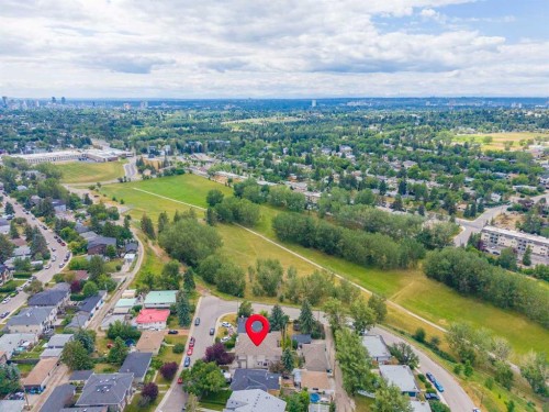 256 43 Avenue Nw, Calgary, AB 