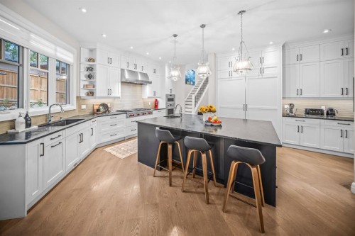 11 Elveden Place Sw, Calgary, AB 