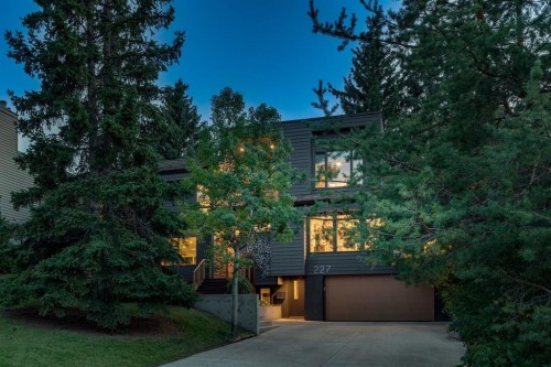 227 Pump Hill Rise Sw, Calgary, AB 