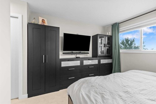 18 Glorond Place, Okotoks, AB 