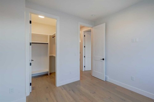 2042 56 Avenue Sw, Calgary, AB 