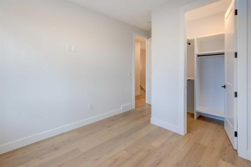 2042 56 Avenue Sw, Calgary, AB 