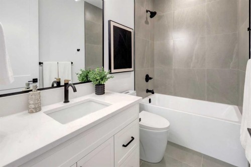 2042 56 Avenue Sw, Calgary, AB 