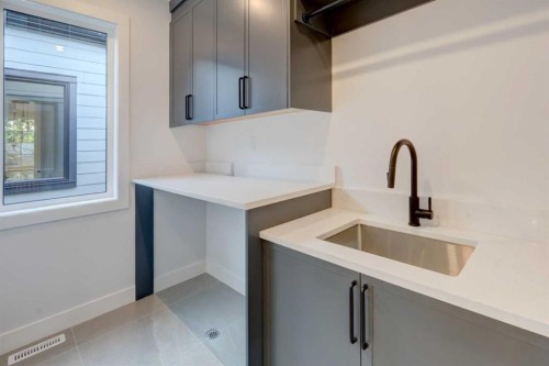 2042 56 Avenue Sw, Calgary, AB 
