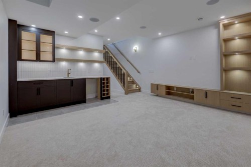 2042 56 Avenue Sw, Calgary, AB 
