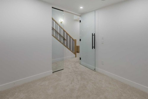 2042 56 Avenue Sw, Calgary, AB 