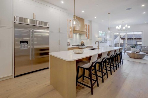 2042 56 Avenue Sw, Calgary, AB 
