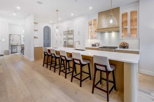 2042 56 Avenue Sw, Calgary, AB 
