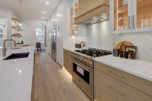 2042 56 Avenue Sw, Calgary, AB 