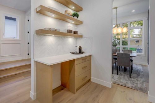 2042 56 Avenue Sw, Calgary, AB 
