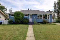 50 Thornlee Crescent NW Calgary, AB T2K 2W8