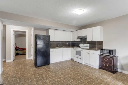 130 Brightonwoods Grove Se, Calgary, AB - Indoor Photo Showing Kitchen
