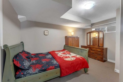 130 Brightonwoods Grove Se, Calgary, AB - Indoor Photo Showing Bedroom