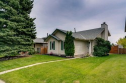 95 Shawglen Rise SW Calgary, AB T2Y 1Z2