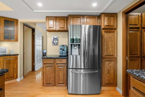 72 Woodacres Crescent Sw, Calgary, AB 