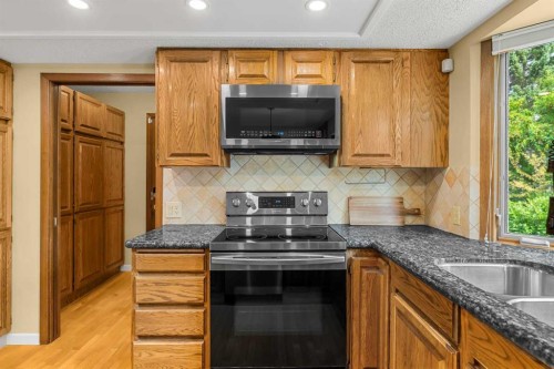 72 Woodacres Crescent Sw, Calgary, AB 