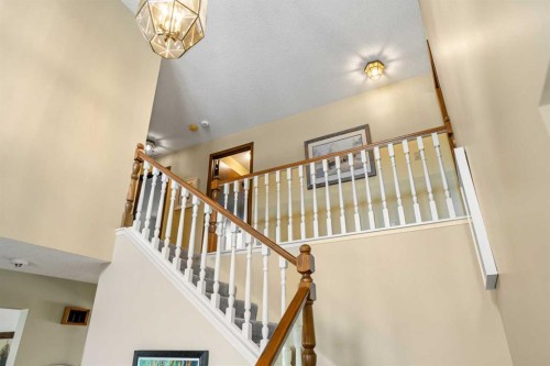 72 Woodacres Crescent Sw, Calgary, AB 