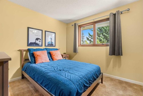 72 Woodacres Crescent Sw, Calgary, AB 
