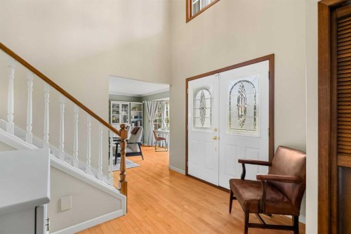 72 Woodacres Crescent Sw, Calgary, AB 
