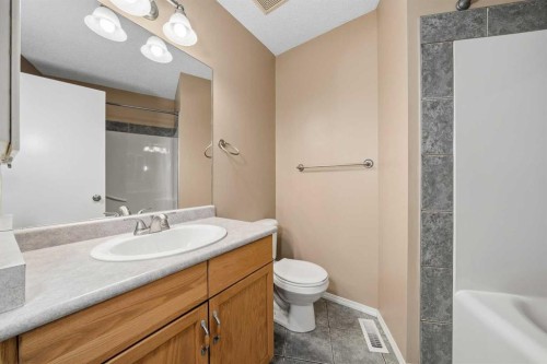 224 Mckenzie Towne Link Se, Calgary, AB 