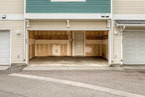 224 Mckenzie Towne Link Se, Calgary, AB 