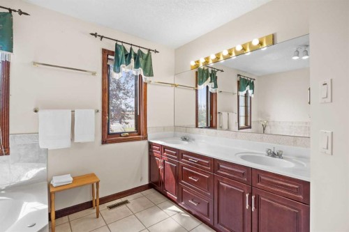 10385 Hamptons Boulevard Nw, Calgary, AB - Indoor Photo Showing Bathroom