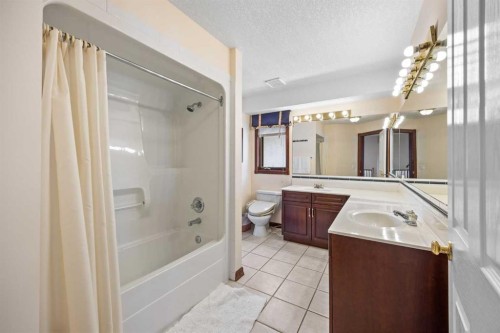10385 Hamptons Boulevard Nw, Calgary, AB - Indoor Photo Showing Bathroom