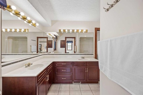 10385 Hamptons Boulevard Nw, Calgary, AB - Indoor Photo Showing Bathroom