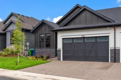648 Shawnee Terrace SW Calgary, AB T2Y 0T5
