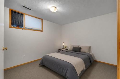4736 17 Avenue Nw, Calgary, AB 