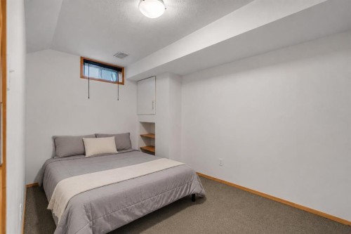 4736 17 Avenue Nw, Calgary, AB 