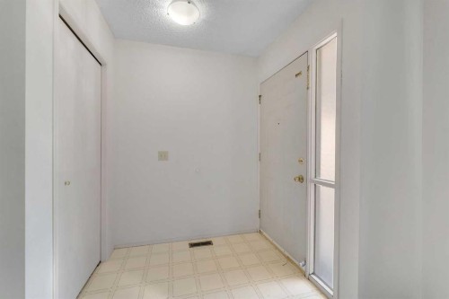 4736 17 Avenue Nw, Calgary, AB 
