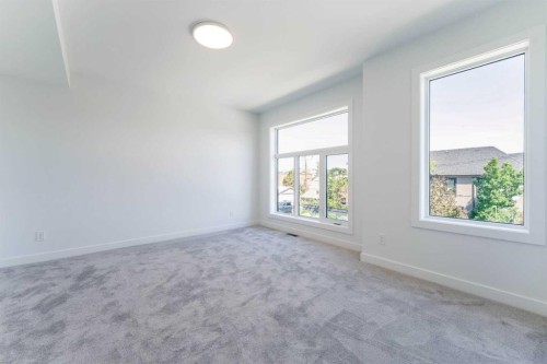 73 7 Street Ne, Calgary, AB 