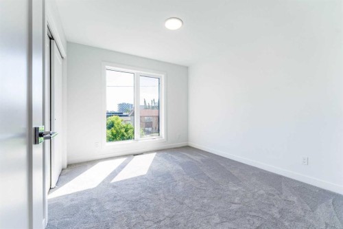 73 7 Street Ne, Calgary, AB 