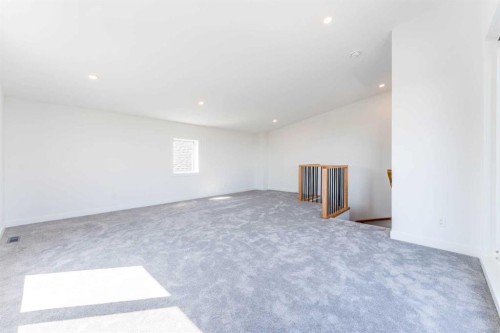73 7 Street Ne, Calgary, AB 